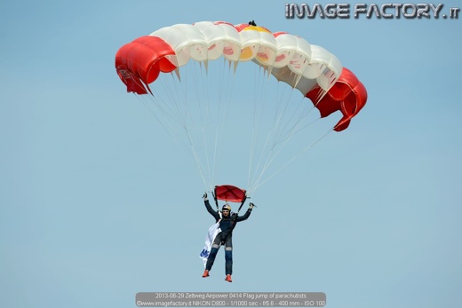 2013-06-29 Zeltweg Airpower 0414 Flag jump of parachutists